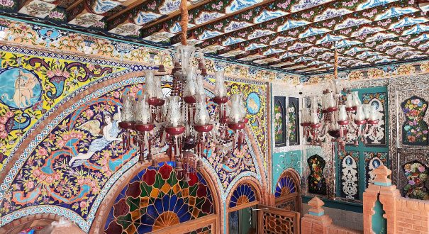 Youtaab_hotel_in_shiraz_iran_traditional_building